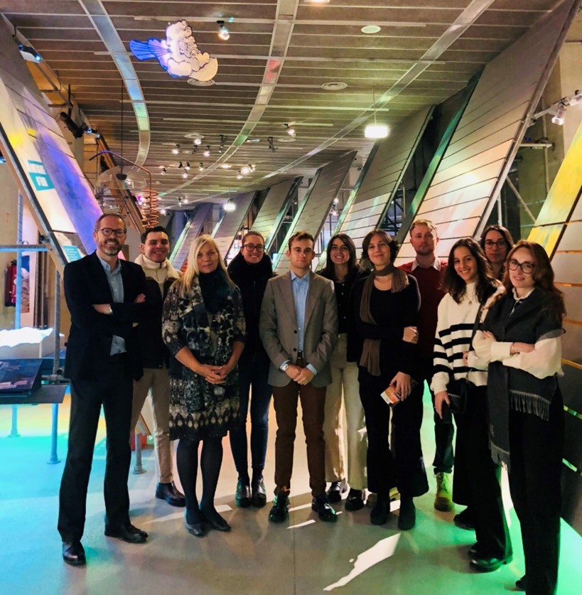 Le Conseil des jeunes à Chambéry, les 12 et 13 décembre 2024, avec le porteur de projet ESCAPE lors de la visite de la galerie Eurêka.